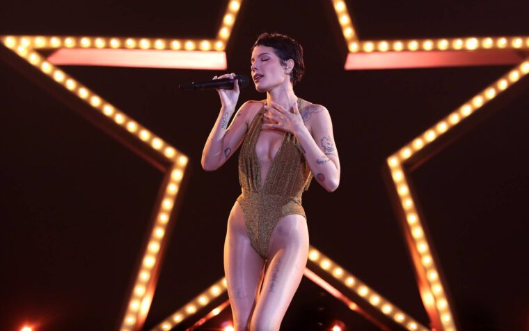 Regardez Halsey réinventer « Colors » en un morceau de rock alternatif des années 90 à Los Angeles