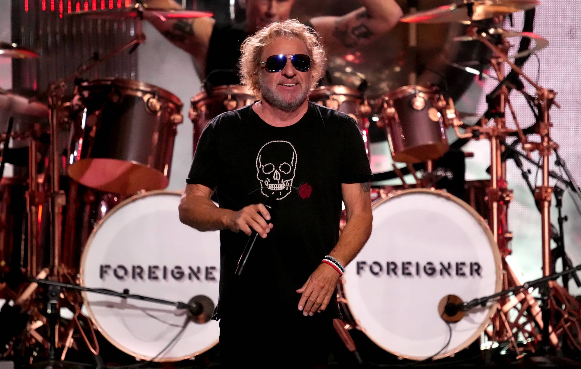 Sammy Hagar se produit sur scène lors de la cérémonie d'intronisation au Rock & Roll Hall Of Fame 2024. (Photo de Jeff Kravitz/FilmMagic)