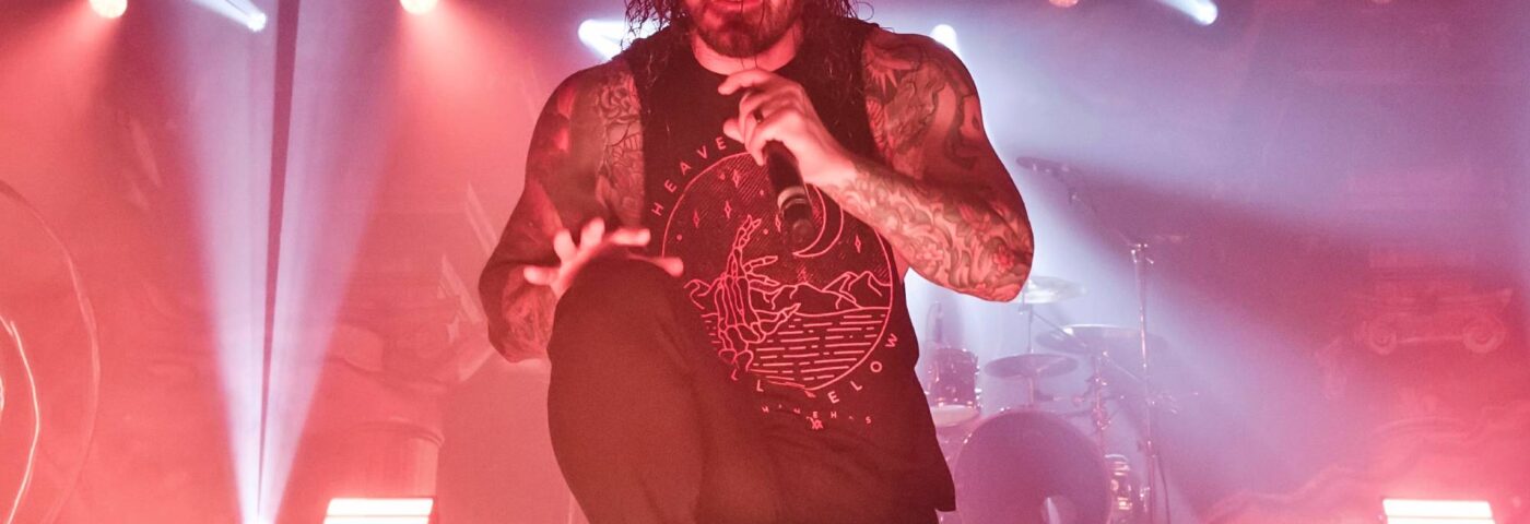 Tim Lambesis de As I Lay Dying s'exprime sur « l'environnement malsain » qui a conduit tous les autres membres à quitter le groupe