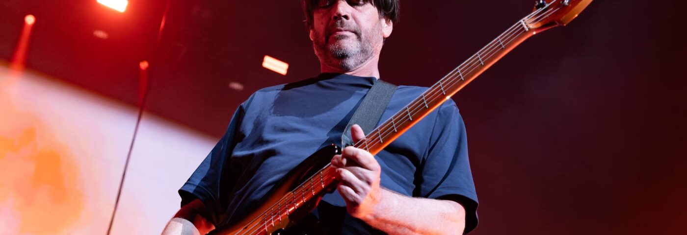 Alex James de Blur dit qu'il « n'ira vraiment pas » voir Oasis