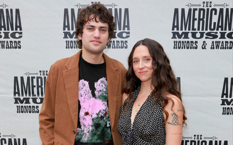 Waxahatchee et MJ Lenderman sortent la reprise de "Abandoned" de Lucinda Williams