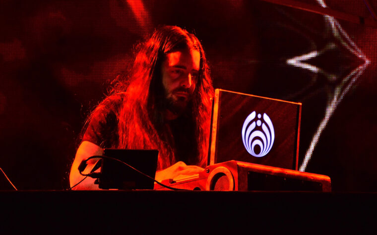 Bassnectar a nié le rejet du procès pour abus sexuels, qui sera jugé en 2025
