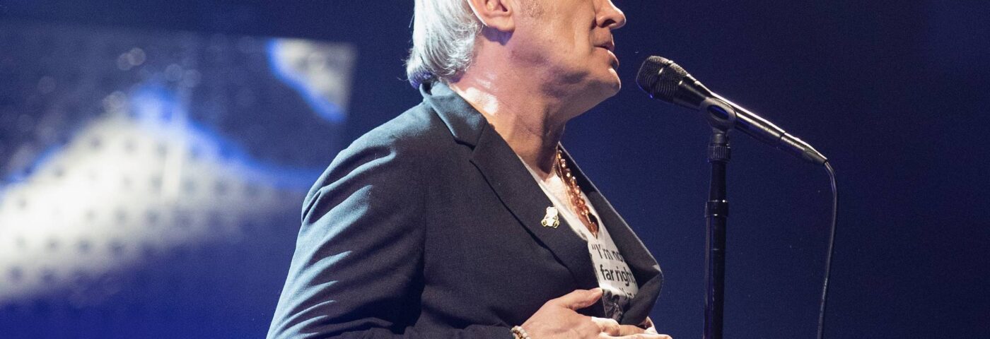 Morrissey dit que le nouvel album « Bonfire of Teenagers » est « la version moderne de « The Queen is Dead » des Smiths »