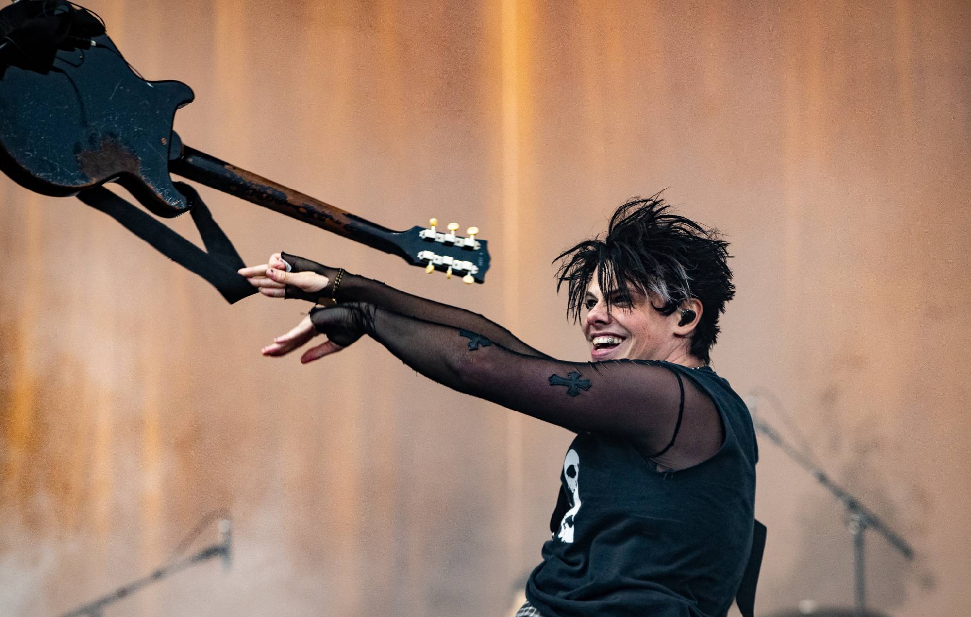 Yungblud se produit lors du premier jour du Pinkpop Music Festival à Landgraaf le 21 juin 2024. (Photo de Paul Bergen / ANP / AFP) / Pays-Bas (photo de Paul Bergen / ANP / AFP via Getty Images)