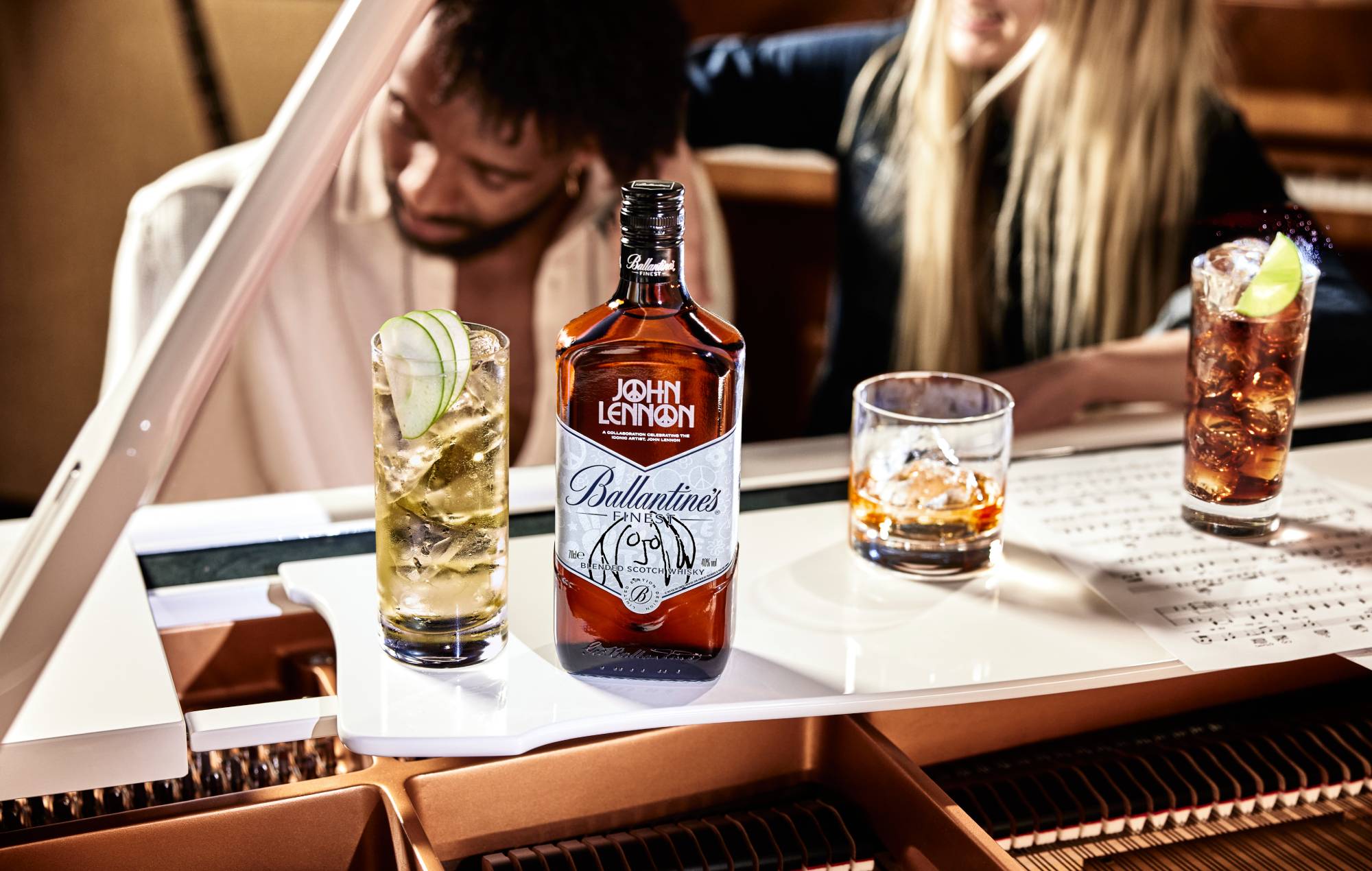 Whisky Ballentine's New John Lennon édition. Crédit : PRESSE