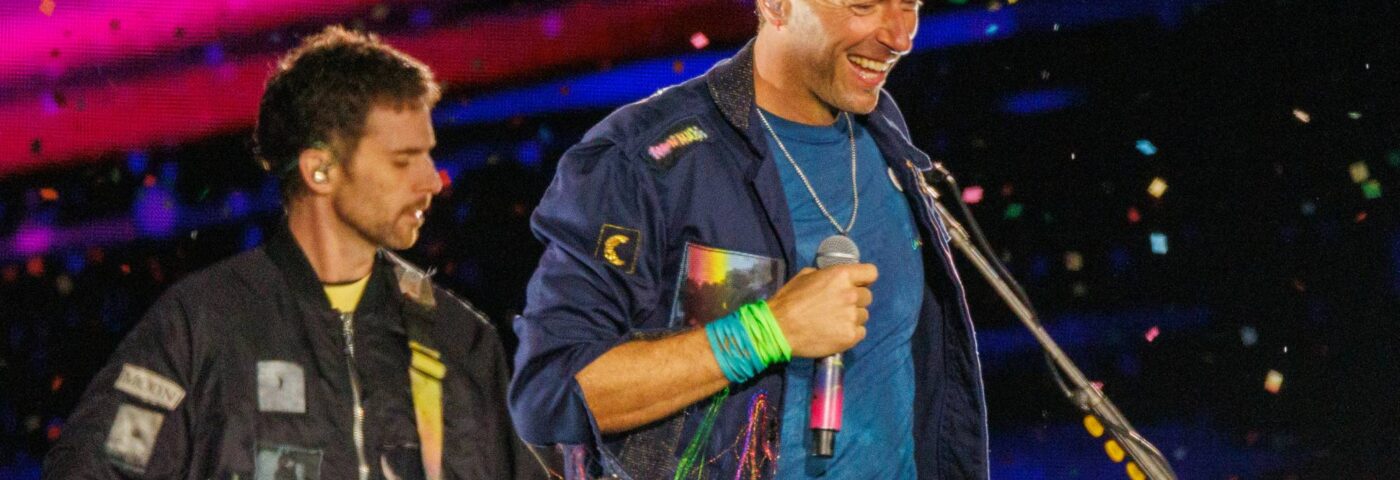 Guy Berryman de Coldplay prend le projet du groupe de s'arrêter à 12 albums « avec une pincée de sel »