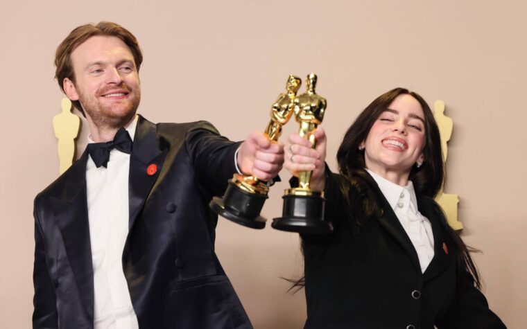 Finneas dit que tourner sans Billie Eilish est « très doux-amer »