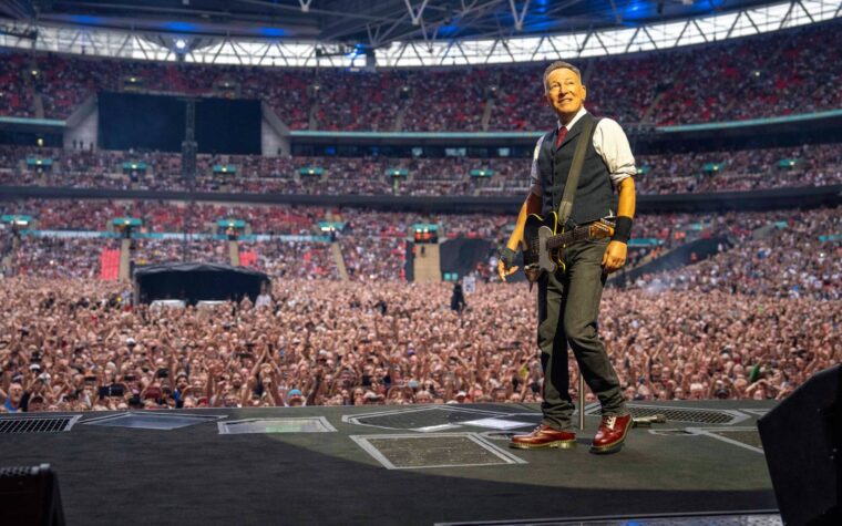 Bruce Springsteen taquine du matériel "jamais sorti" avant le 50e anniversaire de "Born To Run"