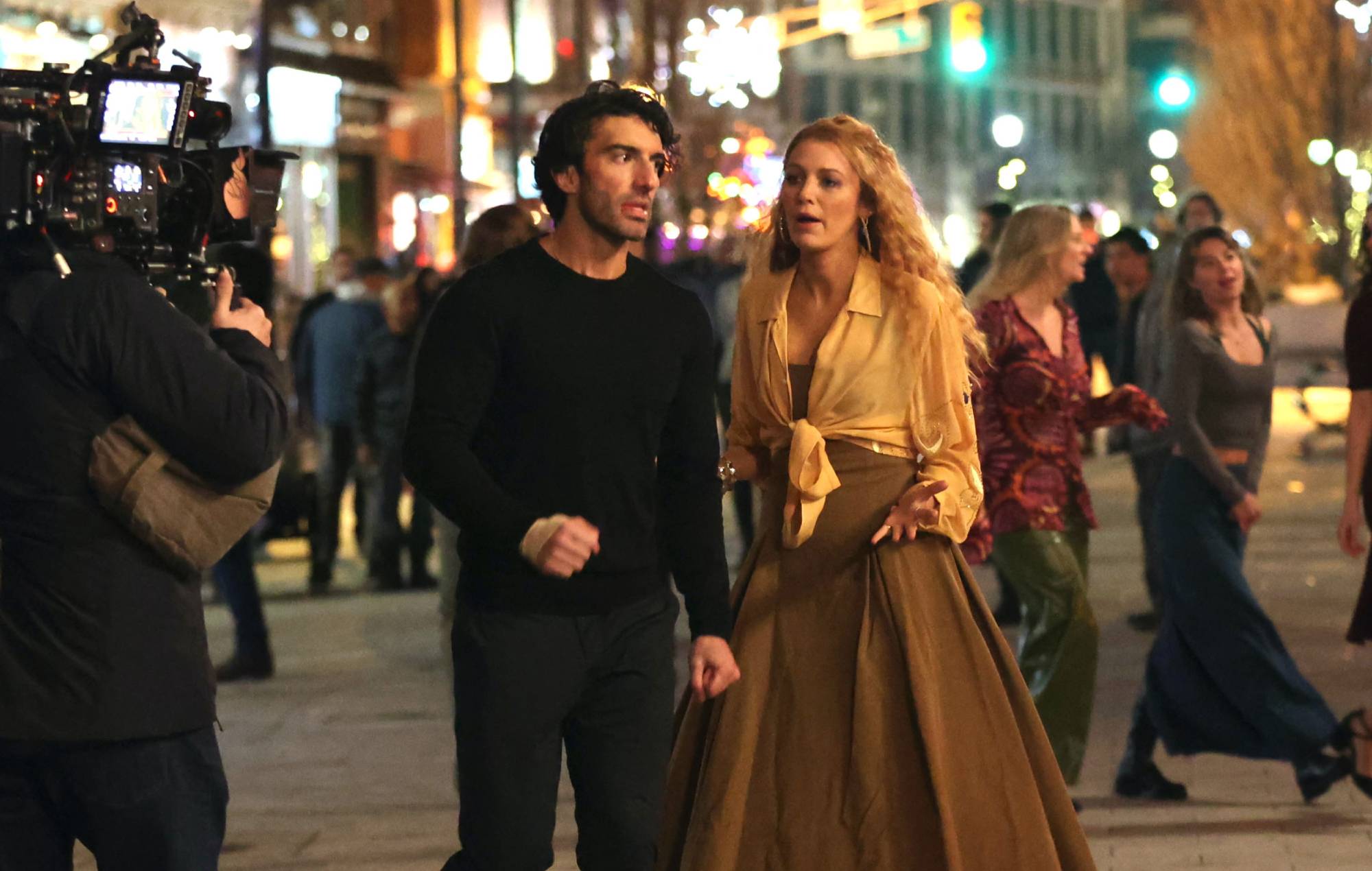   Justin Baldoni et Blake Lively sont vus sur le tournage de « It Ends with Us » le 12 janvier 2024 à Jersey City, New Jersey. (Photo de José Perez/Bauer-Griffin/GC Images)