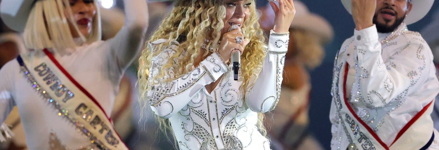 Beyoncé présente les chansons de « Cowboy Carter » au spectacle de la mi-temps de Noël