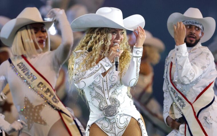 Beyoncé présente les chansons de "Cowboy Carter" au spectacle de la mi-temps de Noël