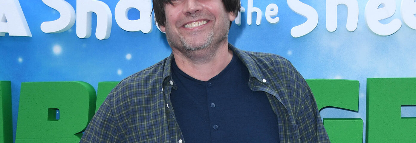 Alex James de Blur révèle qu'il a été expulsé d'une fête religieuse pour avoir utilisé la figurine du « bébé Jésus nu » comme cendrier