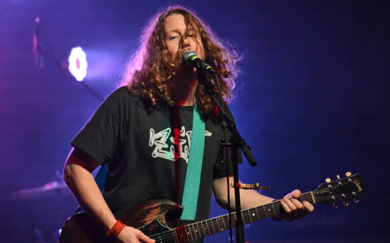 Ben Kweller annonce son premier album depuis la mort de son fils et partage son nouveau single grunge "Optimystic"