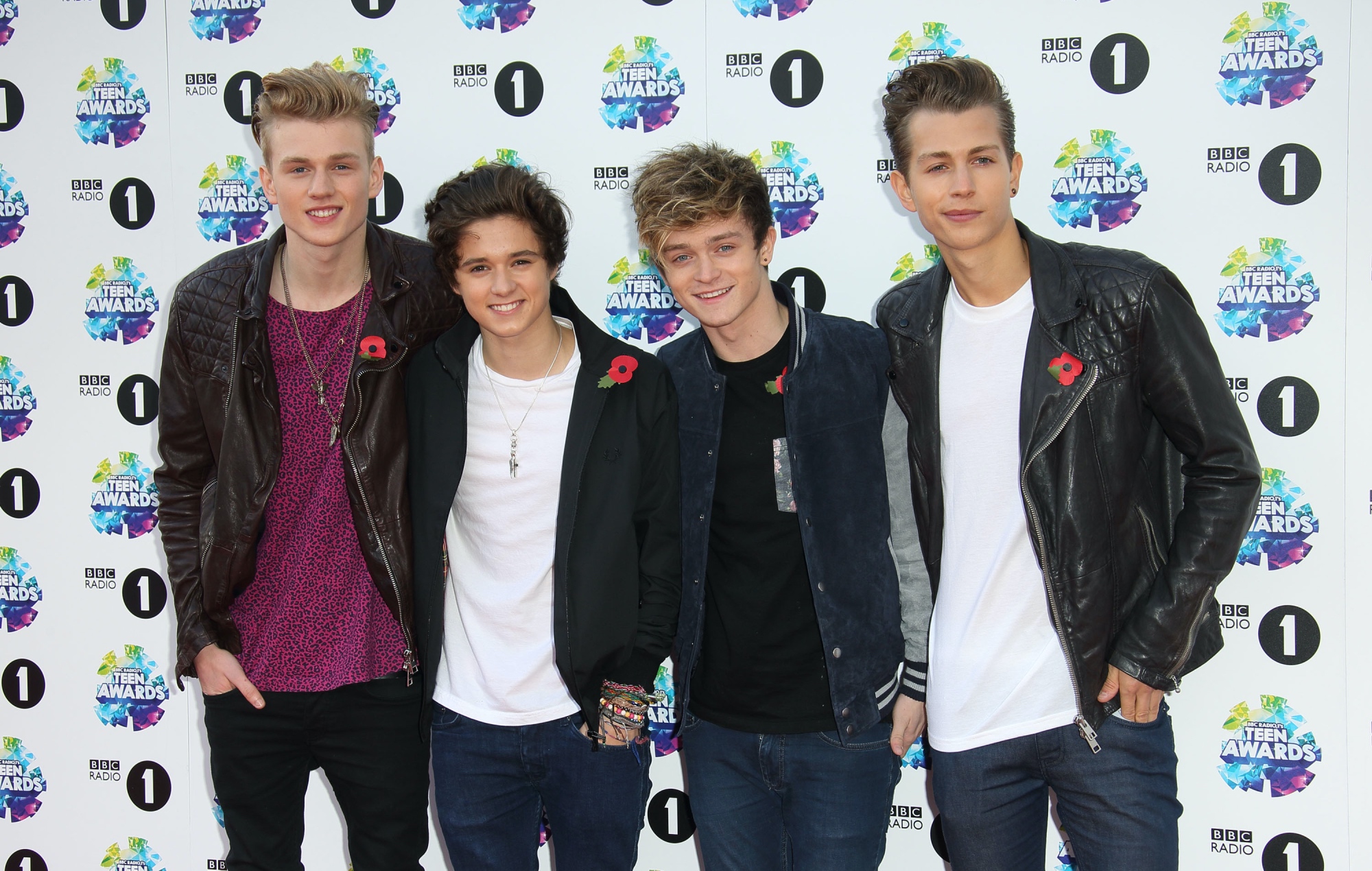 Bradley Simpson, Connor Ball, James McVey et Tristan Evans de The Vamps assistent aux BBC Radio 1 Teen Awards en 2013