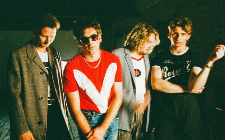 Circa Waves rêve de "clubs indépendants pleins à craquer" sur son nouveau single "Like You Did Before"
