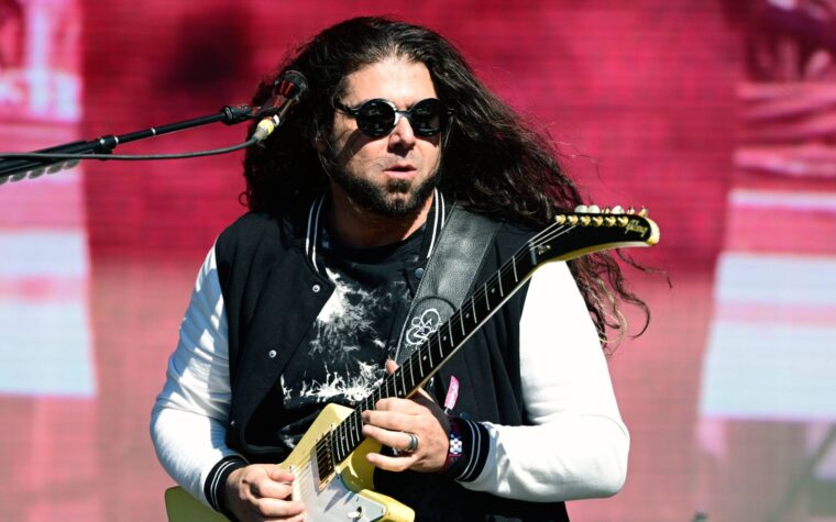 Claudio Sanchez de Coheed And Cambria sort un album de reprises avec des chansons de Taylor Swift et The Smiths