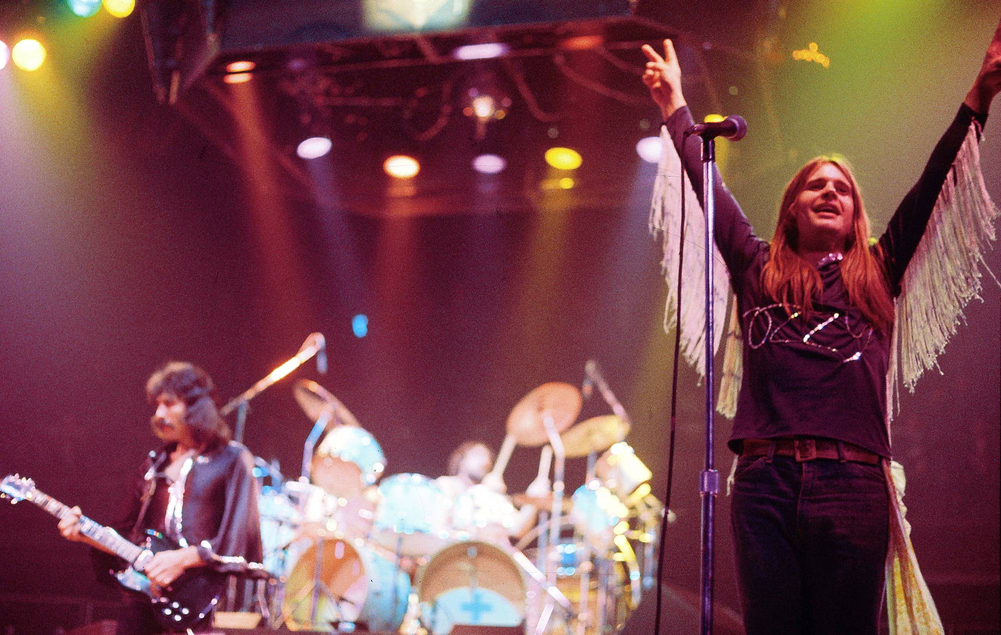Madison Square Garden Photo de Black Sabbath, Tony Iommi & Ozzy Osbourne jouant en direct sur scène (photo de Fin Costello / Redferns)
