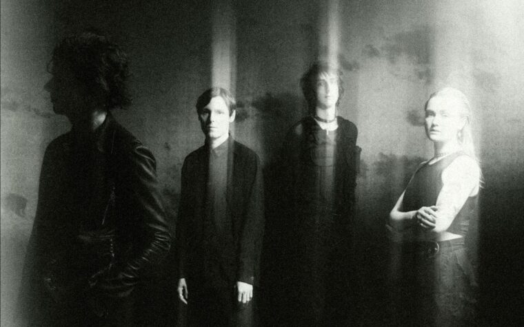 Écoutez le nouveau single nocturne des Horrors, « Lotus Eater »