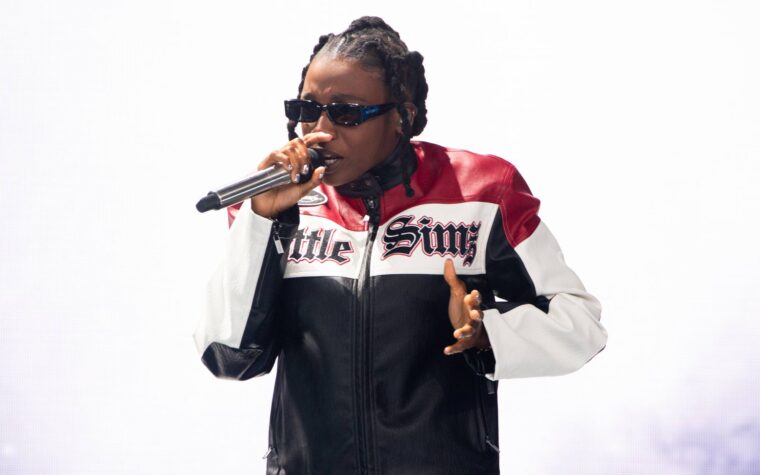Écoutez le nouveau single réfléchi de Little Simz, « Hello, Hi »