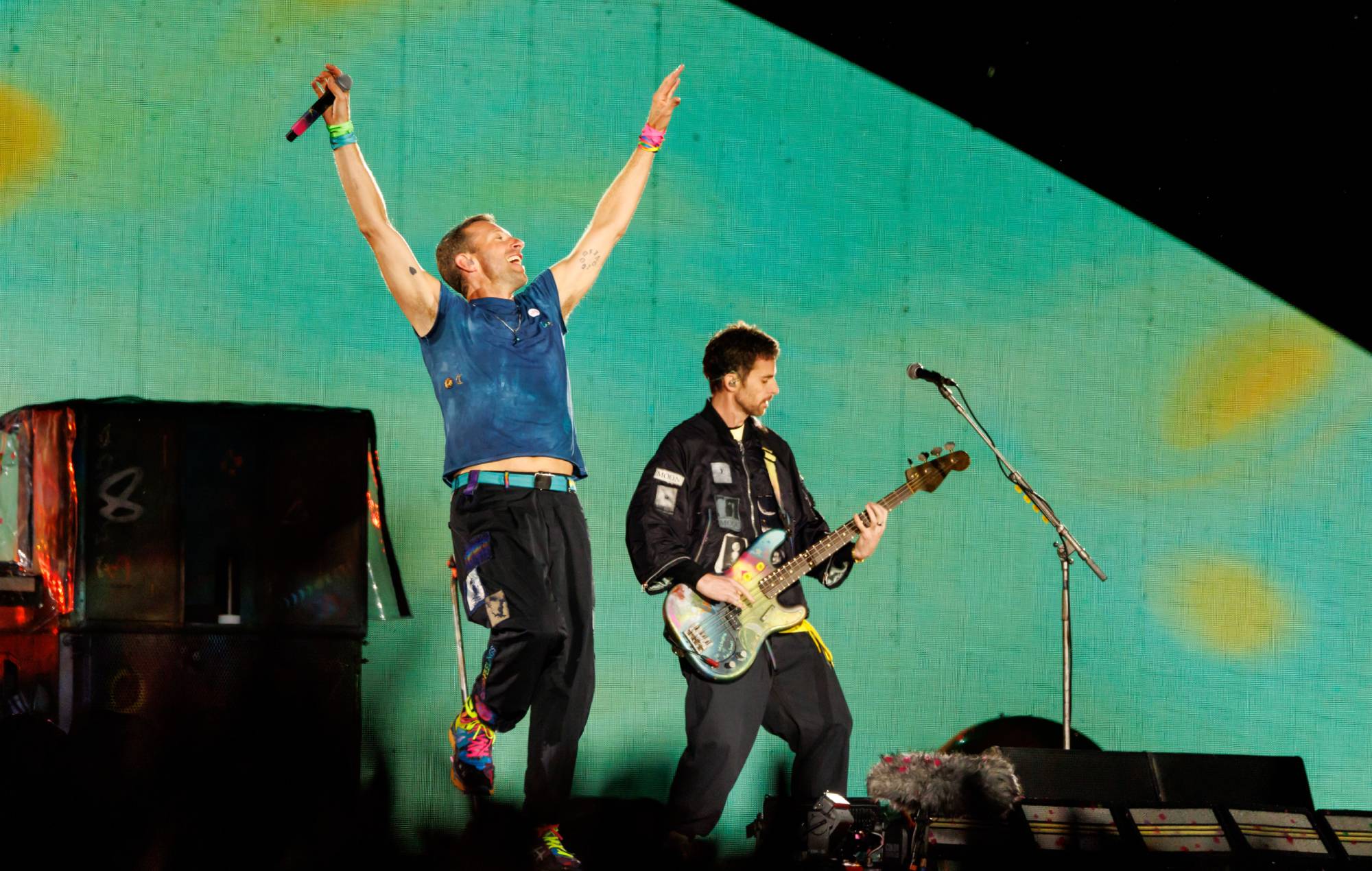   Chris Martin et Guy Berryman de Coldplay se produisent à Eden Park le 13 novembre 2024 à Auckland, en Nouvelle-Zélande. (Photo de Dave Simpson/WireImage)