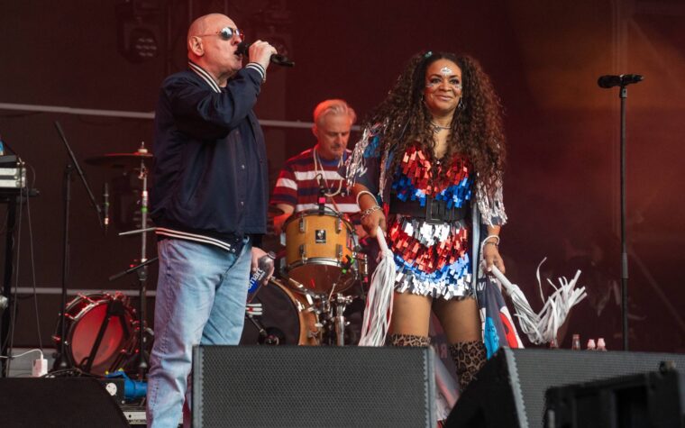 Happy Mondays se sépare de Rowetta après 34 ans