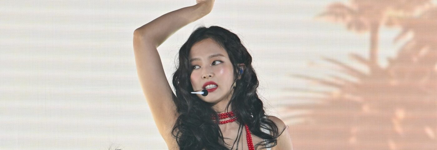 Jennie de BLACKPINK dévoile son premier album solo dans une nouvelle vidéo de vœux pour les fêtes