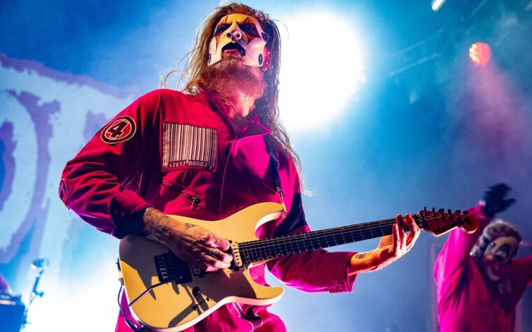 Jim Root de Slipknot dit qu'il menace souvent de divulguer "Look Outside Your Window", longtemps retardé