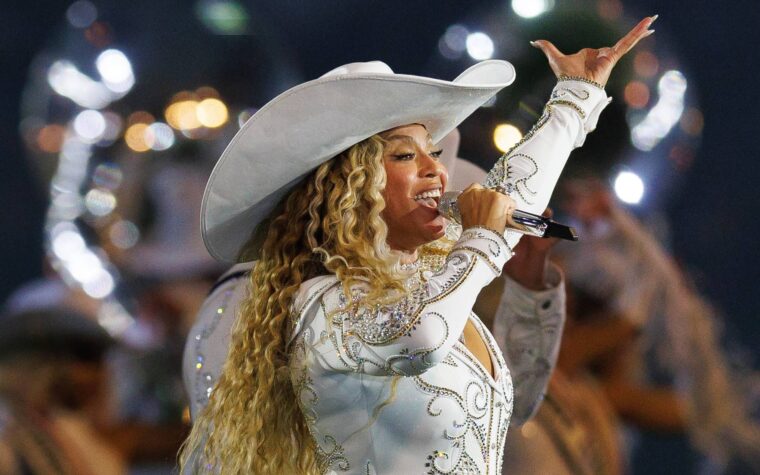 La mère de Beyoncé réagit aux critiques concernant le spectacle de la mi-temps de Noël