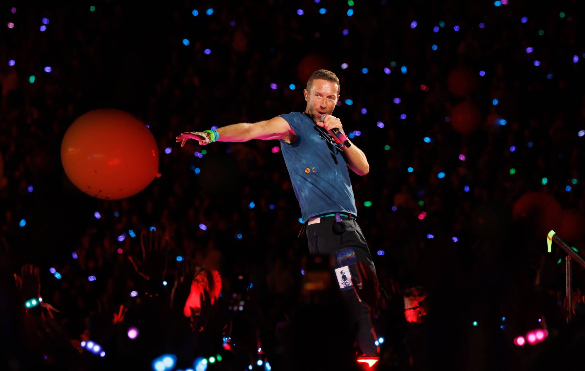   Chris Martin de Coldplay se produit à Eden Park le 13 novembre 2024 à Auckland, en Nouvelle-Zélande. (Photo de Dave Simpson/WireImage)