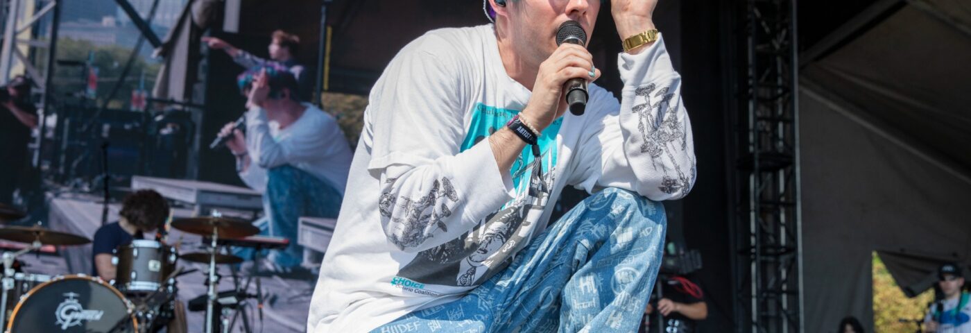Le leader de Waterparks lance un projet solo inspiré des jeux vidéo classiques