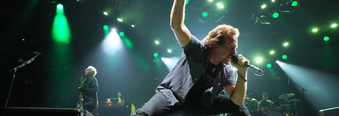 Les fans réagissent au thème musical du lutteur sur le thème grunge Steven Flowe et Pearl Jam
