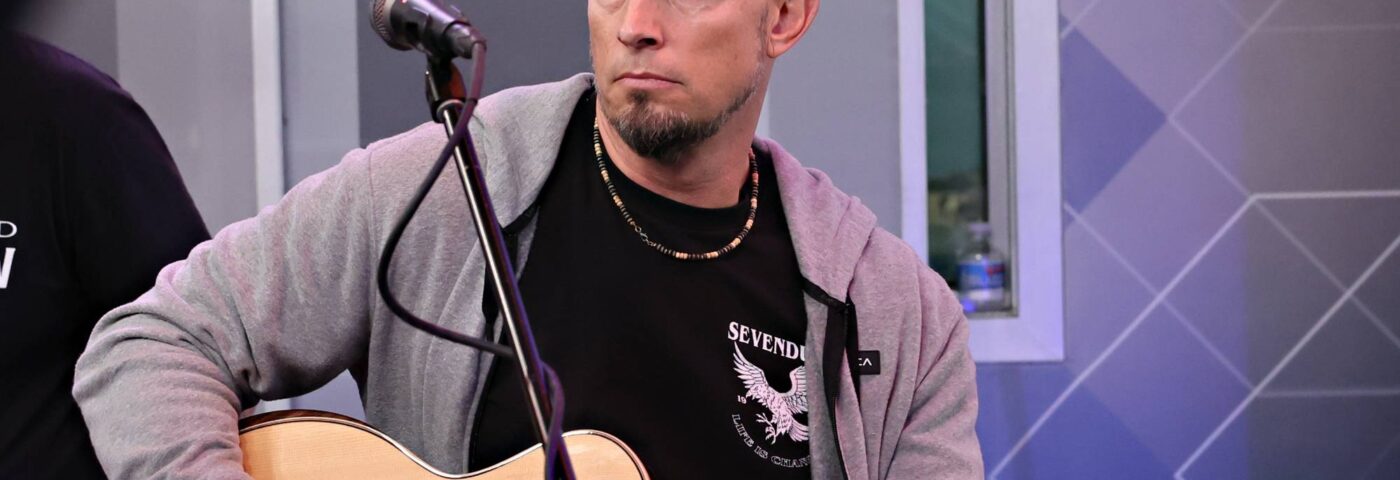 Mark Tremonti de Creed « préférerait vendre des tonnes de disques et que les gens viennent vers vous » plutôt que de ne pas vendre de disques mais d'être aimé