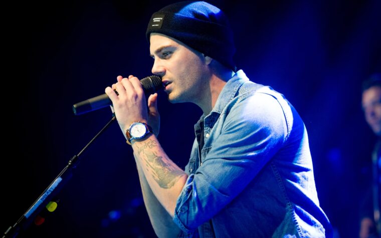 Max George du Wanted porte un stimulateur cardiaque