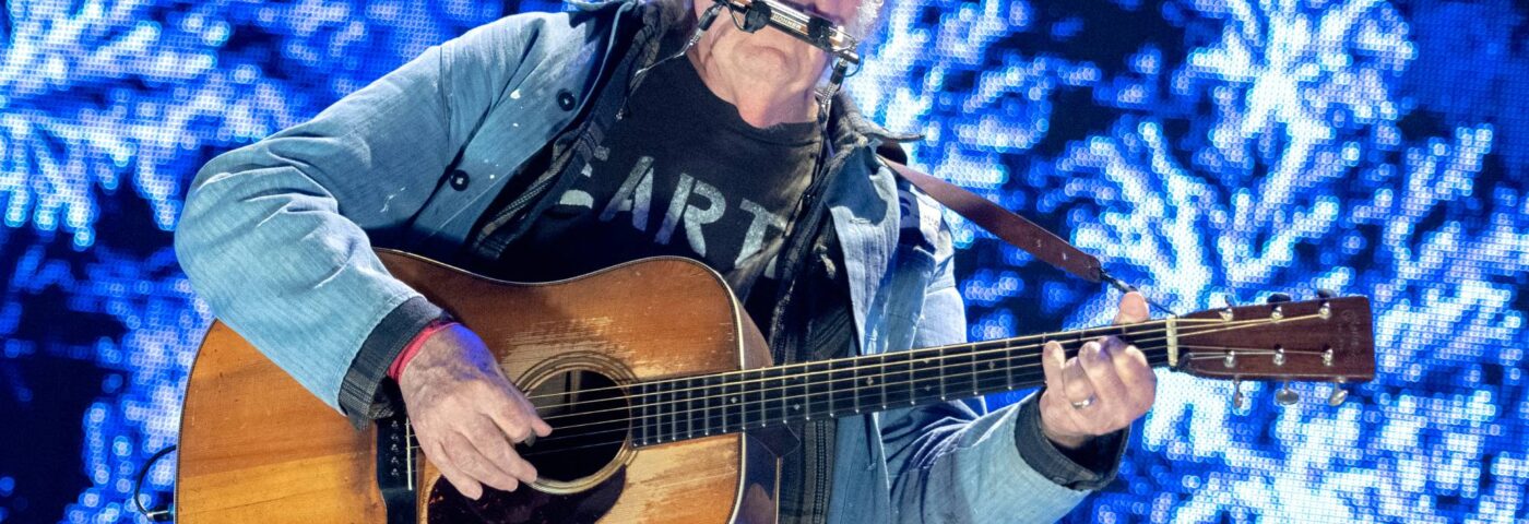 Neil Young partage une vidéo de lui interprétant « Silver and Gold » pour la première fois depuis près de 20 ans