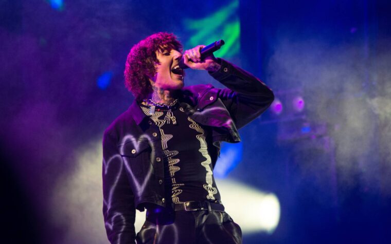 Oli Sykes de Bring Me The Horizon "aimerait sortir de la nouvelle musique", taquine "NeX GEn: Director's Cut"