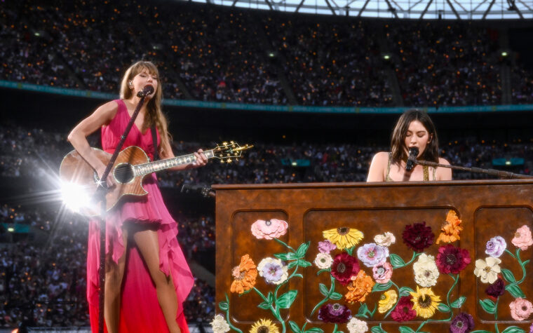 Regardez Taylor Swift jouer avec Gracie Abrams lors de la dernière étape de l'Eras ​​Tour à Vancouver