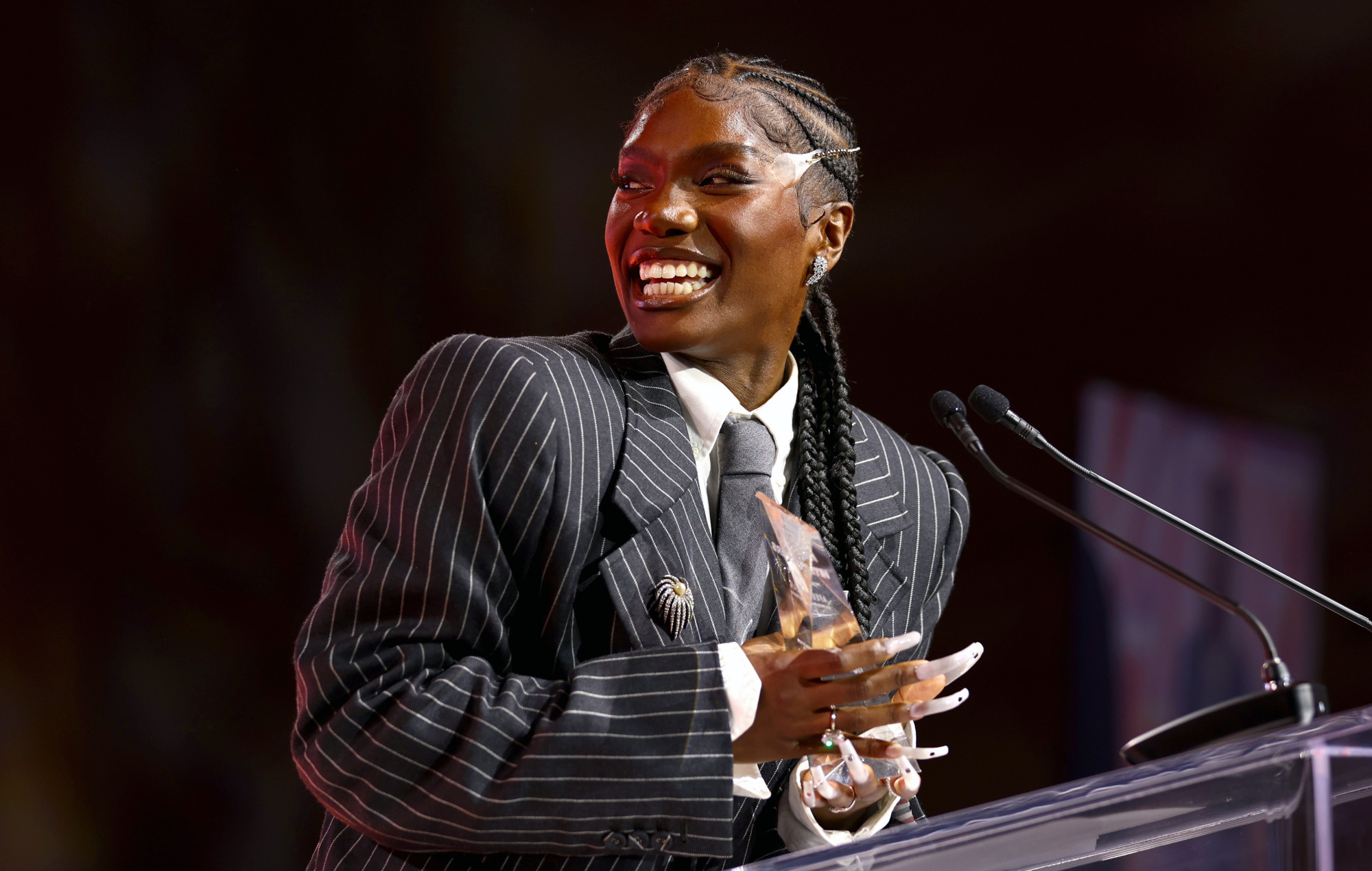 Doechii reçoit le prix du « Perturbateur hip-hop de l'année » lors du brunch des Variety Hitmakers 2024. Crédit photo : Joe Scarnici/Variété via Getty Images