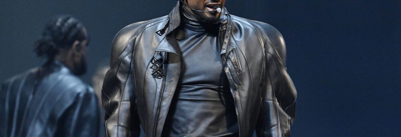 Regardez la réaction virale perturbée d'Usher lorsqu'un fan mange de manière suggestive une cerise lors d'un concert