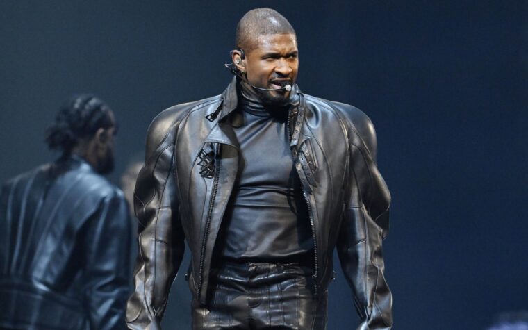 Regardez la réaction virale perturbée d'Usher lorsqu'un fan mange de manière suggestive une cerise lors d'un concert