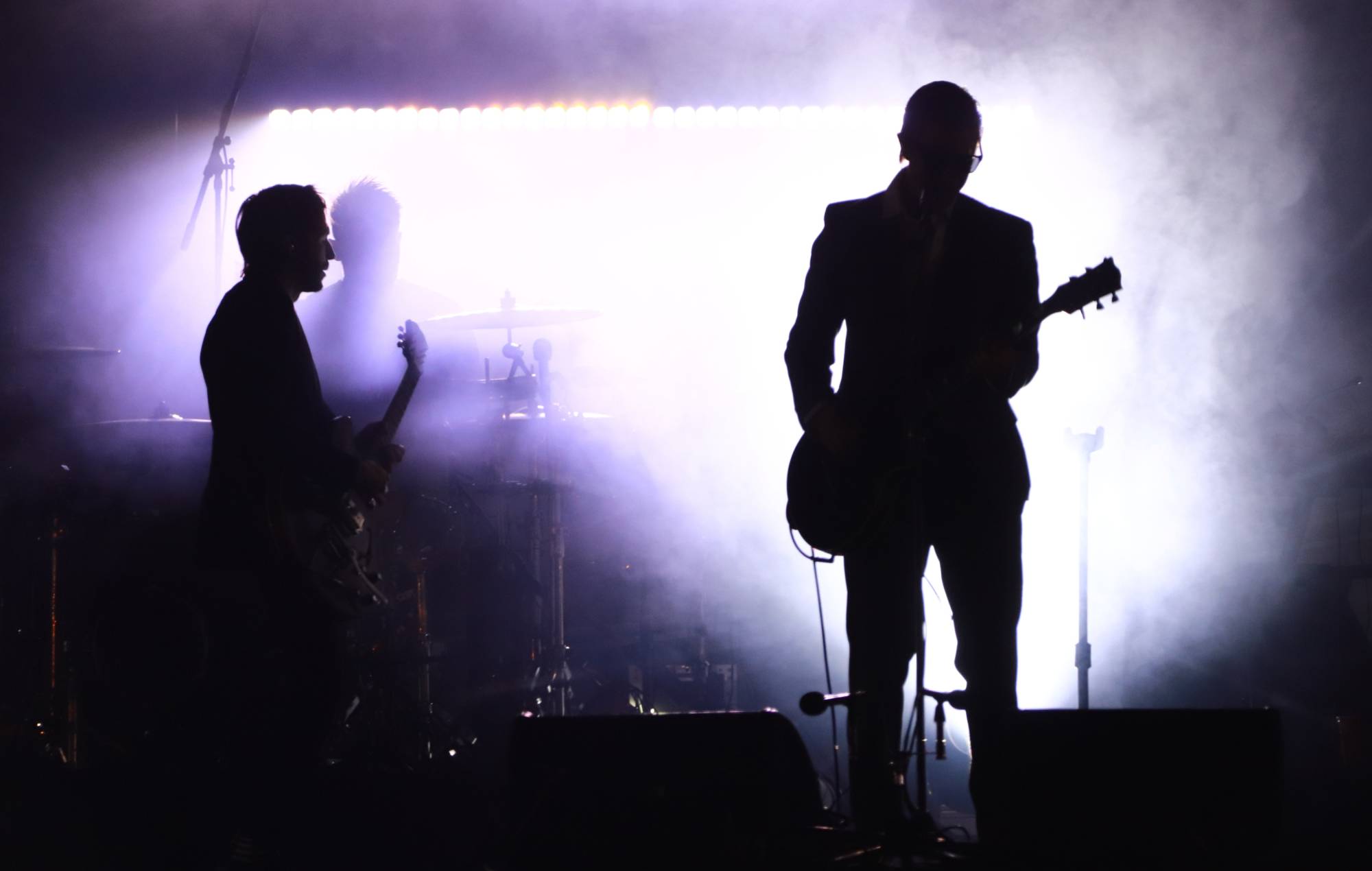 Interpol, se produit lors d'un concert au zocalo de Mexico. (Photo de Carlos Santiago/Groupe Eyepix/LightRocket via Getty Images)