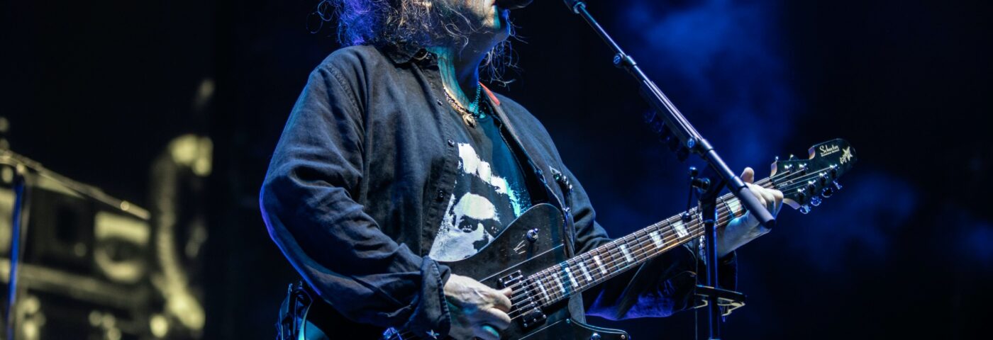 Robert Smith attribue à son défunt frère « l'idée que je pouvais faire ce que je voulais » et sa poursuite de The Cure à plein temps