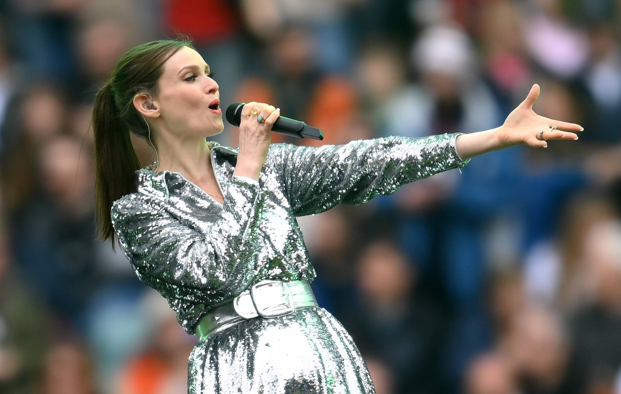   Sophie Ellis-Bextor se produit à la mi-temps lors du match Guinness Women's Six Nations 2024. (Photo par Alex Broadway/Getty Images)