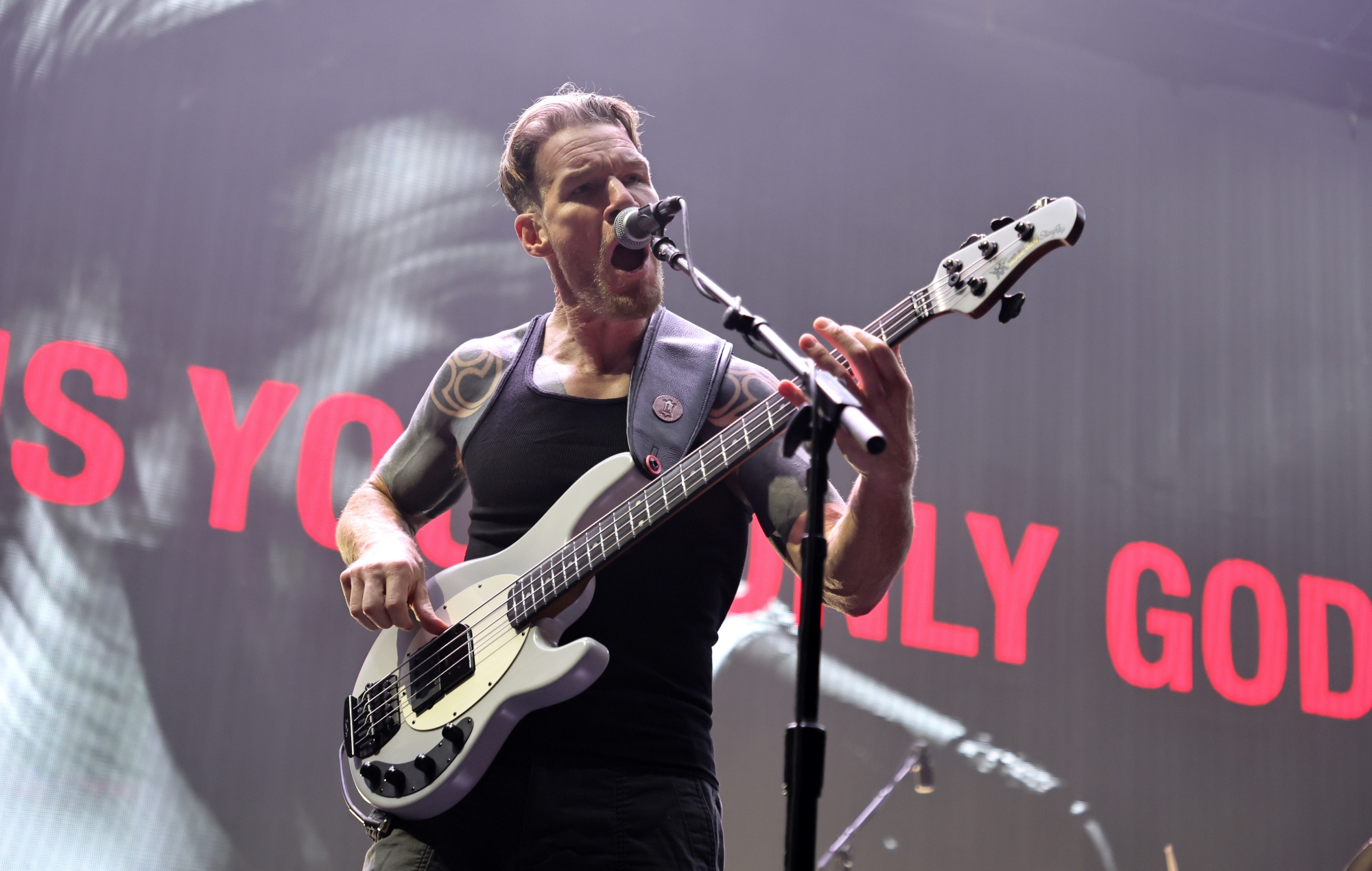Tim Commerford de Rage Against The Machine en live sur scène