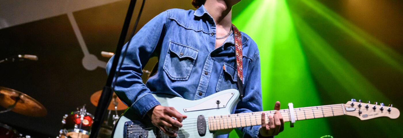 Tom A. Smith s'est fait voler du matériel, notamment des guitares offertes et des « médicaments essentiels », à Londres