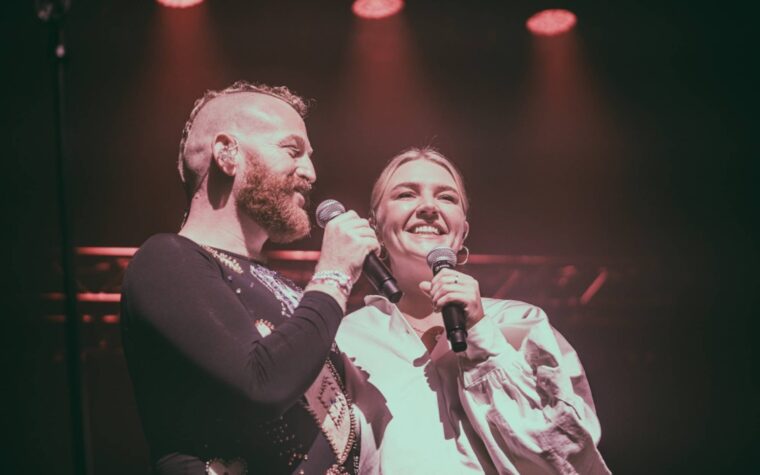 Tom Rasmussen et Self Esteem s'associent pour un nouveau single poignant "Rescue Me"