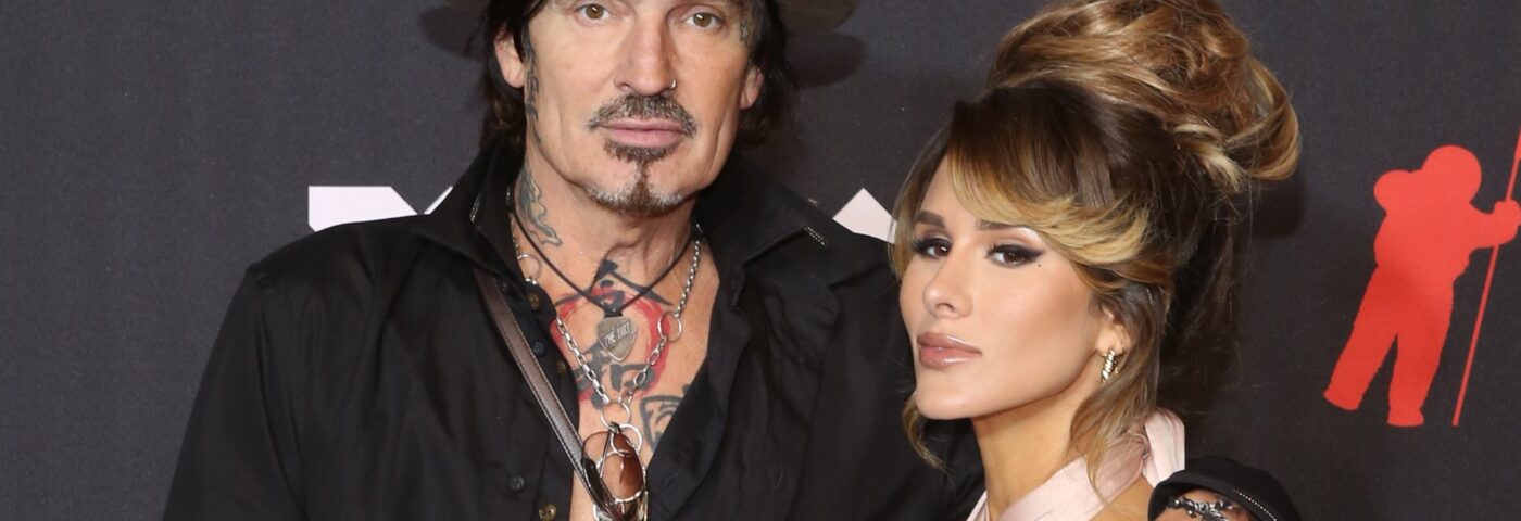 Tommy Lee de Mötley Crüe ne se douche qu' »une fois par semaine », dit sa femme