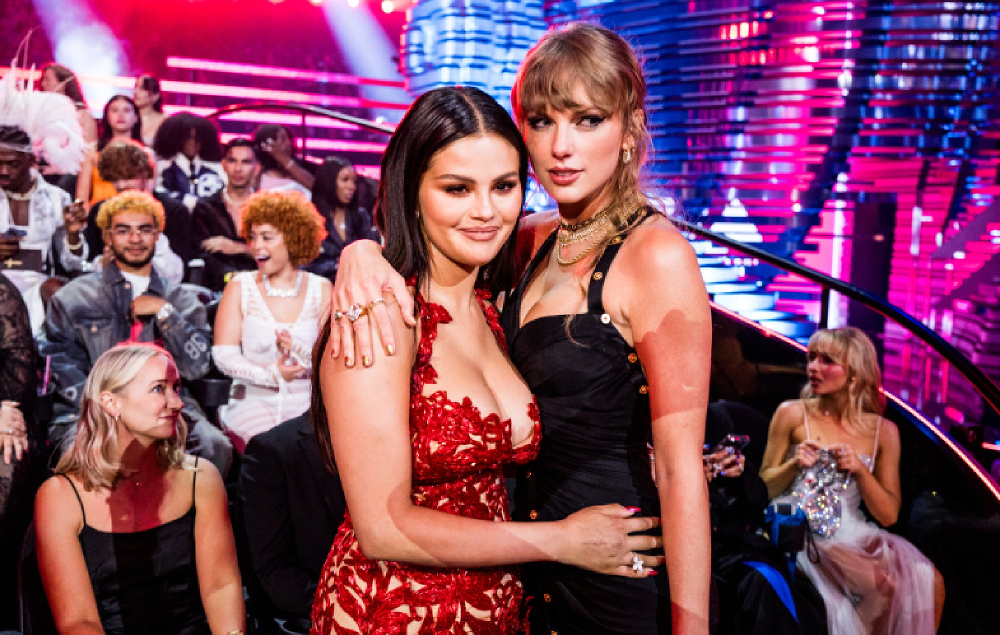 Selena Gomez et Taylor Swift assistent aux Video Music Awards 2023 au Prudential Center le 12 septembre 2023 à Newark, New Jersey