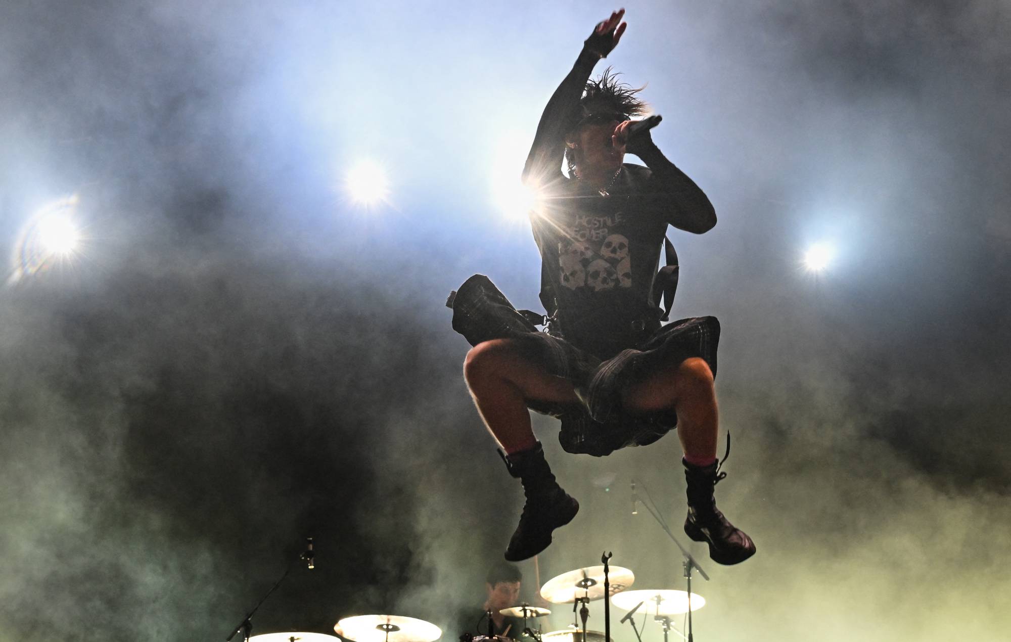 Yungblud se produit lors de la 32e édition du festival de musique des Vieilles Charrues à Carhaix-Plouguer, dans l'ouest de la France, le 12 juillet 2024. (Photo de Sébastien Salom-Gomis / AFP) (Photo de SEBASTIEN SALOM-GOMIS/AFP via Getty Images)