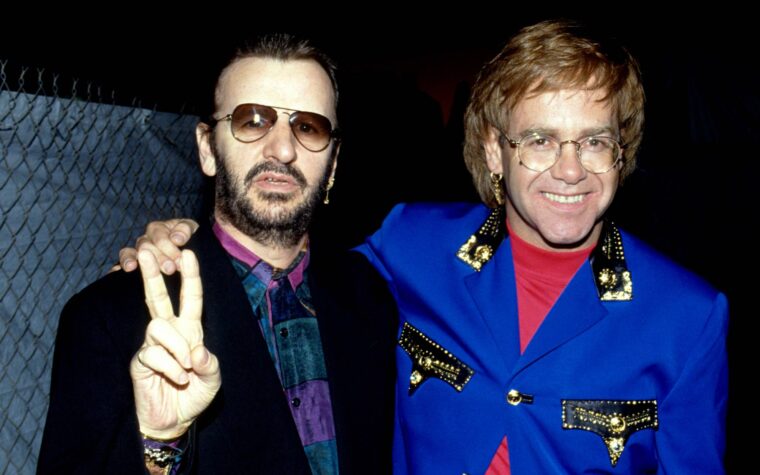 Ringo Starr dit qu'il a quitté un concert d'Elton John avec la mère de Sir Elton parce qu'ils ne connaissaient aucune chanson