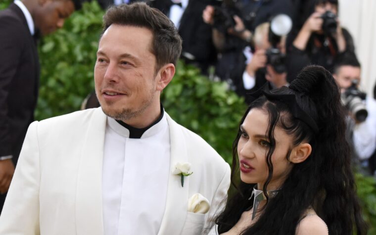 Grimes se dit « heureuse de dénoncer le nazisme » suite au salut controversé de son ex-partenaire Elon Musk : « Je ne suis pas lui »